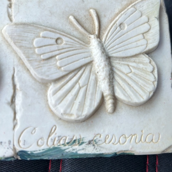 HENFEATHERS Butterfly Plaque - Vintage/ discontinued. + free hook - Picture 5 of 14